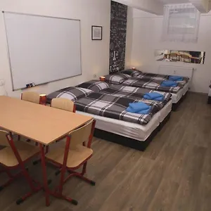 School - Your Unique Place In By Metro Vysehrad Apartament Praga